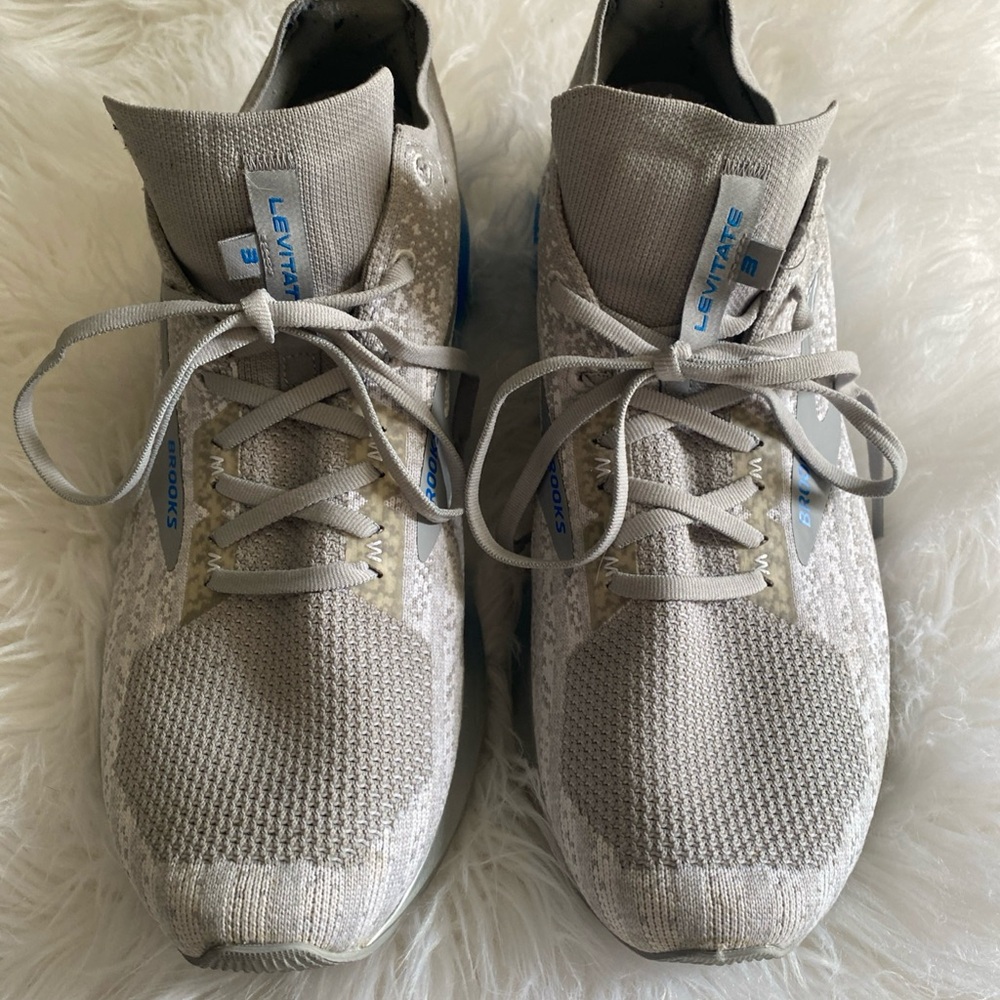 Brooks Levitate 3 Light Gray Running Shoes